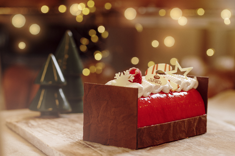 Our pastry Yule logs are waiting for you!